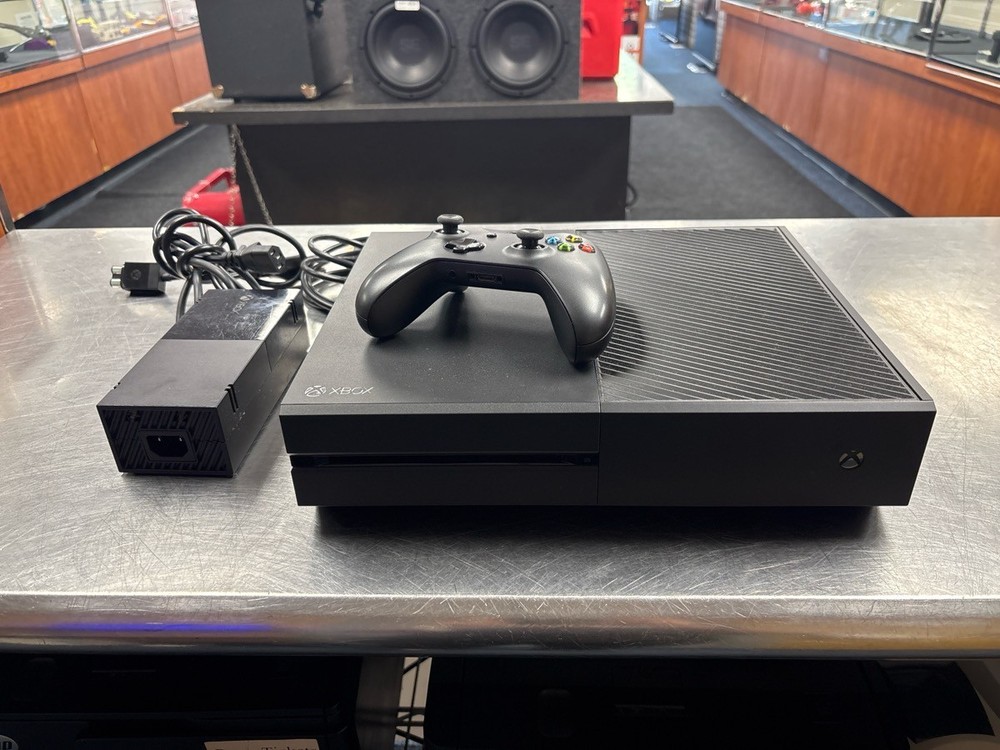 USED MICROSOFT XBOX ONE 1540 VIDEO GAME CONSOLE 500GB (QUC027557)
