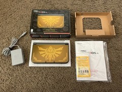 Nintendo New 3DS XL Handheld System Hyrule Edition Complete in Box Zelda Gold