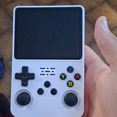 R36S Linux Handheld Game Console White 64GB w/ Black Zip Carry Case