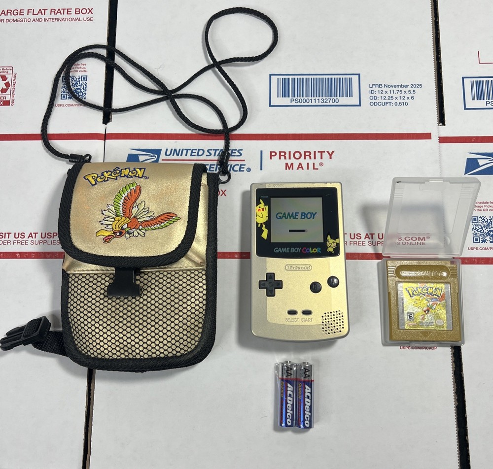Nintendo GameBoy Color Pokémon Special Edition Pikachu Pichu + Pokémon GOLD