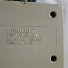 Nintendo NES-001 Entertainment System Console Bundle 2 Controllers Zapper Games