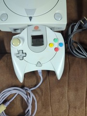 SEGA Dreamcast Console with two controllers and game – White