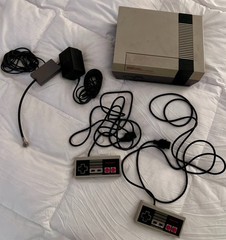 Nintendo NES Action Set Home Console – White/Gray – complete