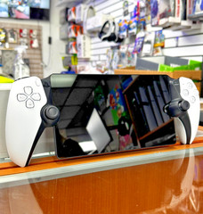 Sony PlayStation Portal (White) – Handheld Remote Play Console