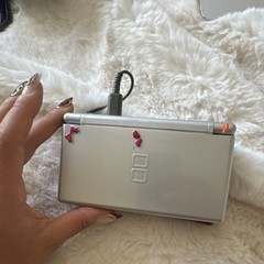 Nintendo DS Lite Handheld System Silver Touchscreen NTSC-U/C 128MB USG-001