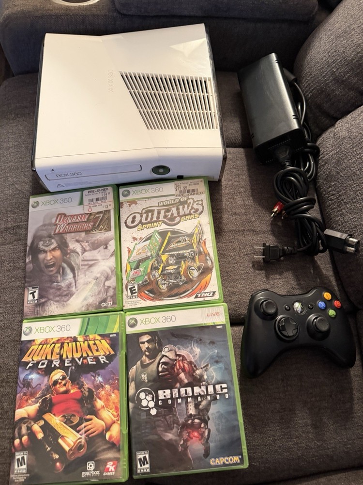 Microsoft Xbox 360 S 1439 500GB Console White W/ Games
