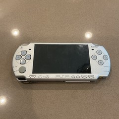Sony PSP 2000 Silver System BROKEN PARTS ONLY Console Only
