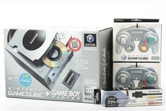 Nintendo GameCube Japan Bundle Silver GB Player 2 Controllers AV Disc CIB