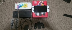 Switch OLED Mario Kart With Two 128 Gig And 32 Gig Micro SD. Case And Box