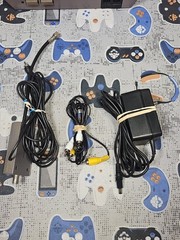 Nintendo NES PACKAGE DEAL GAMES, 2 CONTROLLERS, POWER CORD, A/V, 4 GAMES TESTED