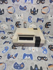 Nintendo NES PACKAGE DEAL GAMES, 2 CONTROLLERS, POWER CORD, A/V, 4 GAMES TESTED