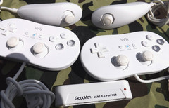 Lot of 5: 2 Nintendo Wii Classic Controllers, 2 Knunchuks, 1 GoodMan Port Hub