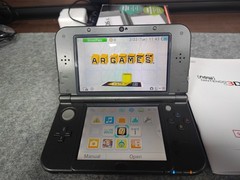 New Nintendo 3DS XL Gray Black Console W boxe and manual US Version