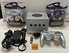 Nintendo GameCube – Console + 3 Old Skool Controlers (2 Sealed) – Tested!