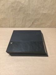 PS4 GAMES SONY CUH-1115A, #MB262009322; SONY PS4 WITH ONE CONTROLLER (189563-2)