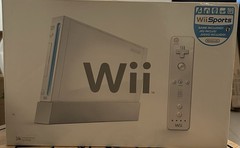Nintendo Wii Console Complete In Box w/ 4 Games & Multiple Controllers