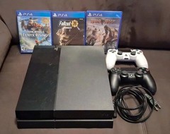 Sony PlayStation 4 500g Includes Power Cord, 2 Controllers, 3 Games
