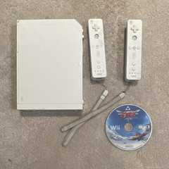 Nintendo Wii RVL-001 White Console Bundle 2 Wii Remotes Zelda Disc NTSC 480p