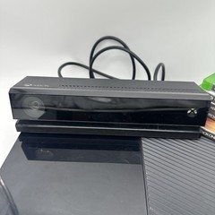 Microsoft Xbox One 1540 Console Bundle W/Kinect camera Cords No Controller Works