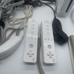 Wii Bundle 2 Controllers And Nunchucks – Includes Wii Sports Tested And Working!