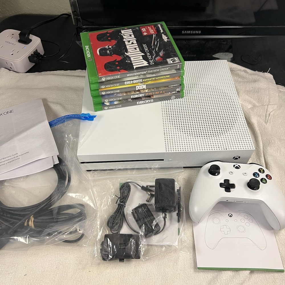 Microsoft Xbox One S White Console Bundle 5 Games