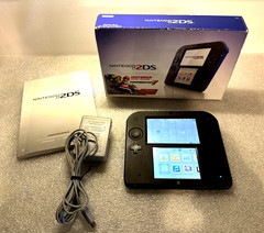 Nintendo 2DS Electric Blue Limited Edition Handheld With Mario Kart 7 Game EX/NM