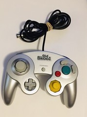 Gamecube w/ Old Skool Controller *Includes Medal Of Honor Rising Sun Disc 1 Only