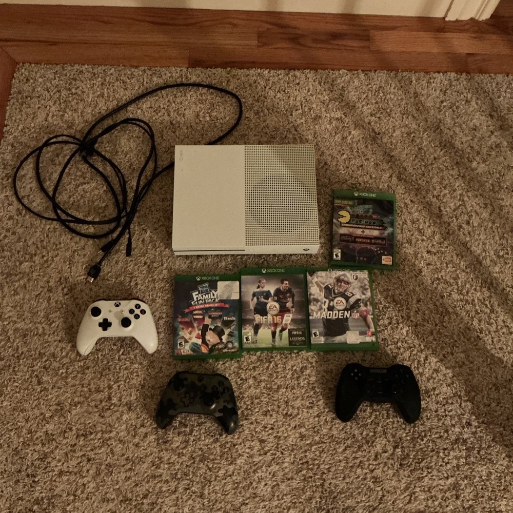 Microsoft Xbox One S 500GB White Console Bundle 3 Controllers 4 games Works