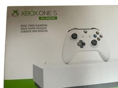 Microsoft Xbox Series S 1 TB – White w/ White Controller Open Box. ALL DIGITAL