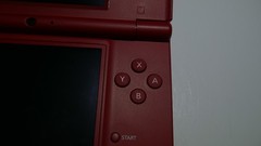 Nintendo DSi Console With Official Charger & Stylus (Very Good Condition / Red)