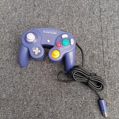 Nintendo GameCube Console + Controller + Accessory NTSC-U/C (US/Canada) DOL-001
