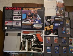 Nintendo NES Action Set Console CIB Inserts 2 Zappers 3 Controllers 17 Games