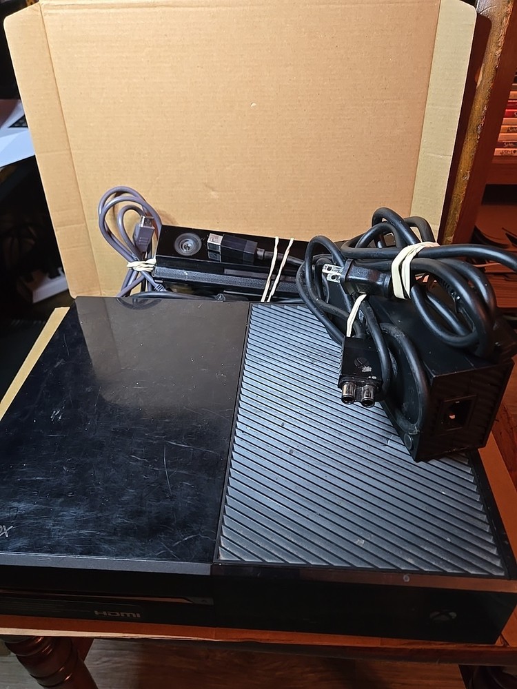 Microsoft Xbox One 500gb – Black with Motion Kinect (Tested Working) 6 Games