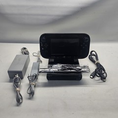 NINTENDO WUP-101(02) WII U CONSOLE & GAMEPAD W/ CORDS AND MOTION BAR