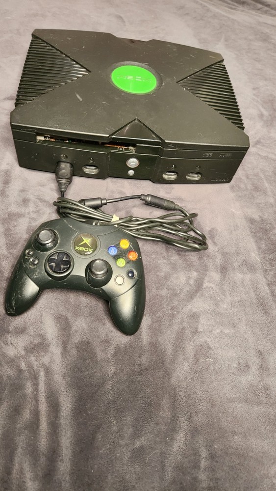 Microsoft Xbox Launch Edition 8GB Home Console w/controller (Stuck Disc Tray)