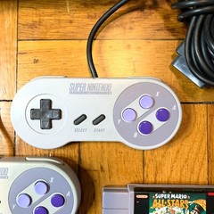 Super Nintendo SNES Console w/ OEM Controllers + w/ Mario World & All Stars !