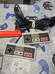 Nintendo NES PACKAGE DEAL GAMES, 2 CONTROLLERS, POWER CORD, A/V, 4 GAMES TESTED