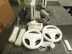 Nintendo Wii Bundle White Whit Games 4 Controls and Wii Fit Plus Balance Board