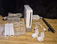 Nintendo Wii Gamecube Compatible RVL-001 Console Bundle w/ Controllers