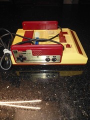 Nintendo Family Computer Famicom Console Beige Red Detachable Controllers