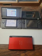 Nintendo DS Lite Handheld System Lot (3) 1 WORKS 2 PARTS READ