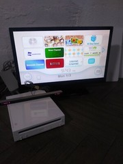White Nintendo Wii RVL-001 (USA) Console w/ Power Adapter, AV Wire, & Sensor Bar