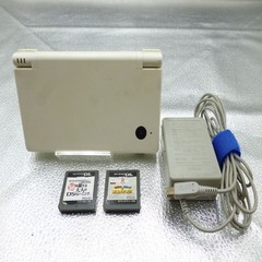 Nintendo DSi Game Console White TWL-001 charger 2 game software E20260114002