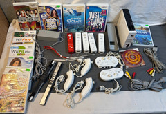 Bundle NINTENDO Wii video game system 10 games Controllers EXTRAS