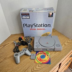 Playstation PSOne Dual Shock SCPH-7001 in Box Controller Memory Stick Cables