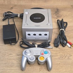 Nintendo GameCube DOL-101 Gaming System SILVER Console w/ Controller Bundle