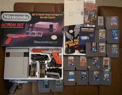 Nintendo NES Action Set Console CIB Inserts 2 Zappers 3 Controllers 17 Games