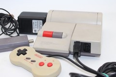 Nintendo NES-101 Top Loader Console System w/ Original Dog Bone Controller