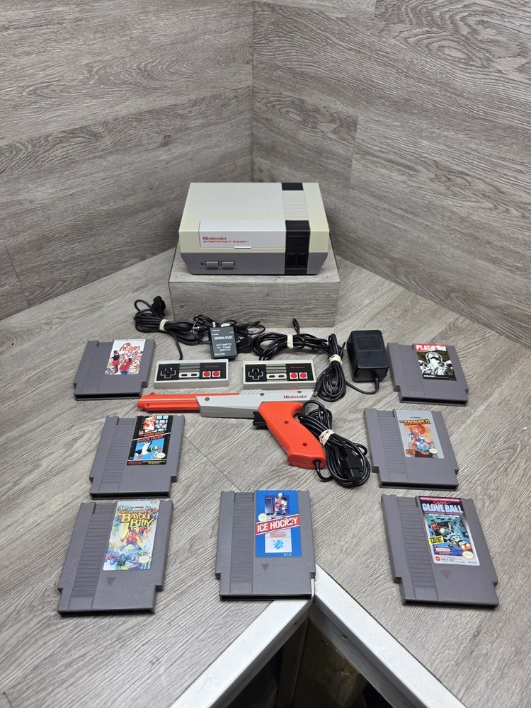Nintendo Entertainment System NES Bundle with Zapper, 2 Controller, Cables Games