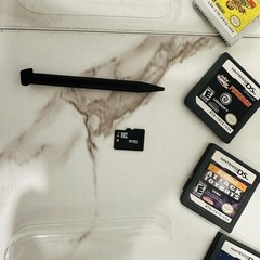 Nintendo New 2DS XL White Orange w/ 5 Games 32GB SD Charger Case Stylus Tested